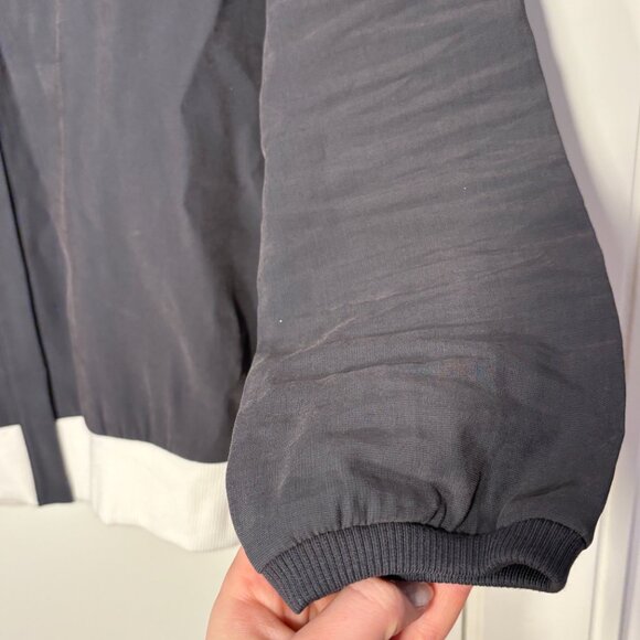 Pan Burmuda collar blouse - Picture 4 of 6